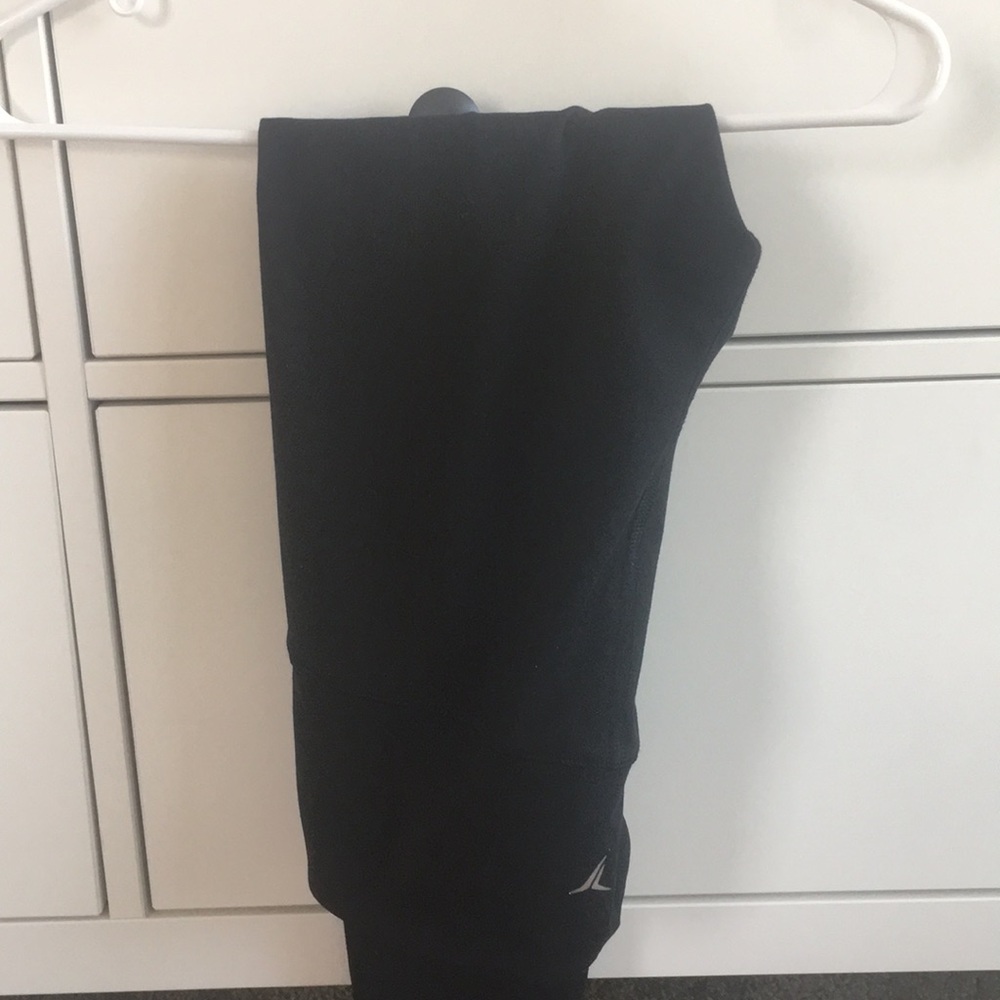 Old Navy Active Leggings with scalloped bottoms